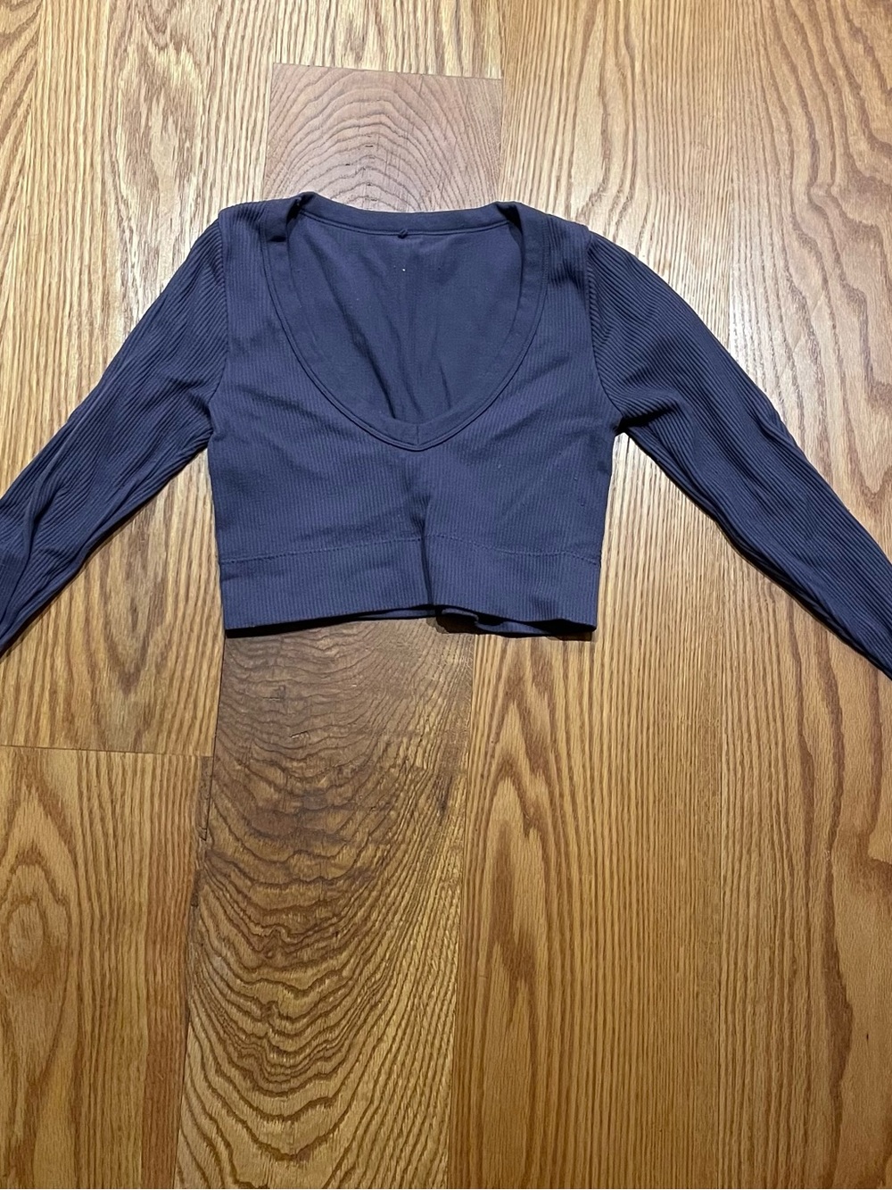 Women’s Long Sleeve Cropped V-Neck Shirt